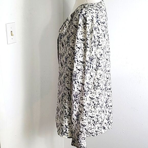 Cabi Longsleeve Blouse White, Black, Blue & Cream Print, Open V-neck, Size Large - Picture 7 of 10